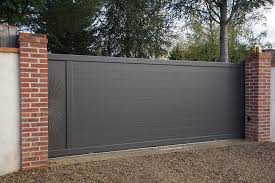 Portail Alu Coulissant Lamballe En Gris Sable Et Decoupe Laser Portail Portail Aluminium Portail Aluminium Coulissant
