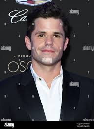 News carver hi-res stock photography and images