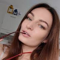 Jenifer Howell's Instagram, Twitter & Facebook