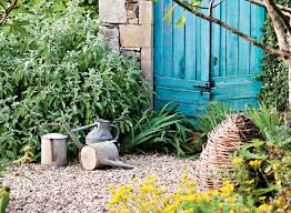 8 Astuces Pour Un Beau Jardin Sans Entretien Beaux Jardins Jardins Jardin Facile