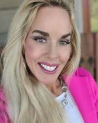 Lyndsey Cherry's Instagram, Twitter & Facebook