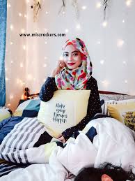 Bilik tidur, dihiasi dengan gaya art deco, menjadi tempat yang selesa di mana anda ingin berehat selepas seharian bekerja keras. Dekorasi Bilik Tidur Nampak Lebih Romantik Ceritera Si Gadis Biru