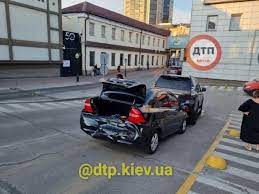 Свежие новости киева в ленте новостей на 44.ua. V Centre Kieva Chetyre Avtomobilya Sygrali V Parovozik Foto Chitajte Na Ukr Net