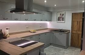 Solid wood kitchen cabinets stock the uk's largest range of solid wood worktops, including quality oak and other hardwood timbers at competitive prices. Lumina Light Grey With Sonoma Oak Worktops Real Kitchens Stunning Kitchens Designed By Experts Sigma 3