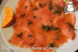 Di solito, il salmone affumicato è venduto sfilettato e in confezioni sottovuoto. Carpaccio Di Salmone Al Mandarino Gran Consiglio Della Forchetta