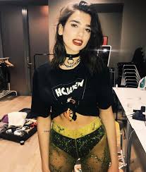 A video of dua lipa has resurfaced, which sees her starring in a 2013 advert for the x factor, while 'actually shook that dua lipa was in this x factor advert from 2013' wrote another, with someone. 73 4k Vind Ik Leuks 607 Reacties Dua Lipa Dualipa Op Instagram Glitter Glitter Dua Lipa Fashion