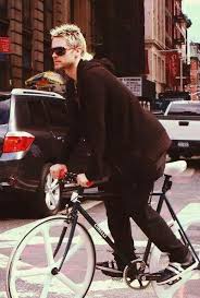 jared leto おしゃれまとめの人気アイデア pinterest rafael zamora ピストバイク 自転車 自転車に乗る