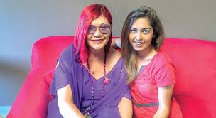 Emel müftüoğlu haylazlıklarla geçen çocukluk günlerini, müzisyen olmaya nasıl karar verdiğini, katıldığı ses yarışmasında dereceye giremeyince yaptığı baskıl. Emel Muftuoglu Cilginlik Bitti Yasima Uygun Bir Kadin Oldum