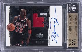 Here it is, the very first autographed michael jordan card that started the craze for any card displaying his signature. Sdczoih Xw0 Em