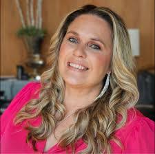 Charlotte Pack's Instagram, Twitter & Facebook