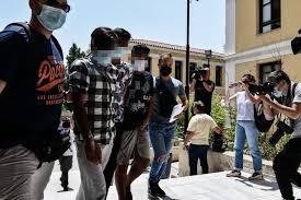 Ανταλλαγή πυροβολισμών και επεισοδιακή καταδίωξη με τροχαίο και. Agios Pantelehmonas Mega Tv