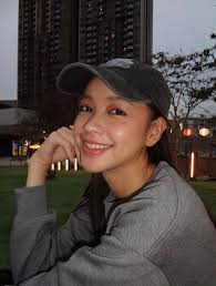 MHBelanjaGambar Uish… Cantik semula jadi pelakon asal Sabah, Tracie Sinidol  ni kan? 😍 Sekali pandang macam bintang kPop pun ada kan? Comel betul dia…  🥰