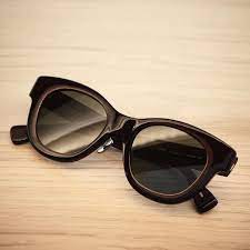 eyevan 7285独自の製法である セルインセル の新型 778 50年代をイメージした ややフォックス型のウェリントンがモードなイメージです サンプラチナを使ったパーツや 職人の手堀のマスターを使用した彫刻入りのテンプル photo and video instagram photo