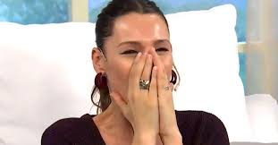 Diseñó un portabanana y nadie pudo contener la risa. El Momento Incomodo De Pampita Al Aire Por Un Ataque De Tos La Reaccion De Pachu Pena Infobae