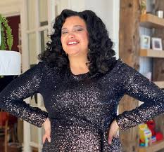 The song is a love ballad with part of its lyrics sung in french. Michelle Buteau Imdb