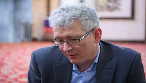 Professeur à l'Université d'Exeter britannique. Les médias britanniques ne  peuvent pas identifier le véritable islam et il existe malheureusement une  image négative de l'islam