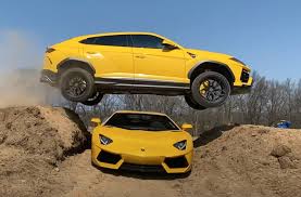 Hexagonal shapes and sharp angles front to back typical lambo styling with an suv twist. Flying 250 000 Lamborghini Urus Jumps Over 450 000 Aventador For Youtube Motorbiscuit Usanewswall