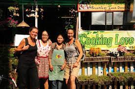 Lynn describes his wife as the most thoughtful person he has ever met. Met Lyn En Tanya Picture Of Cooking Love Chiang Mai Tripadvisor