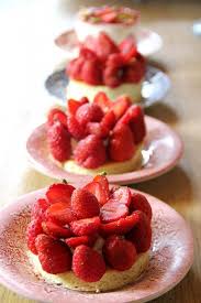 La Boulangerie Catherine A Nantes Voit Rouge Tartes Aux Fraises Gateau A La Framboise Boulangerie