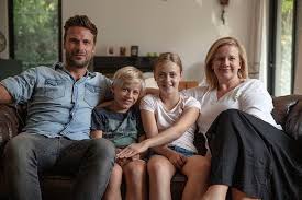 Die dertigers is 'n groep afrikaanse skrywers wat in die jare 30 van die twintigste eeu opgang gemaak het. Tinne Dejaeghere Een Be