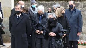 Is your surname giscard d'estaing? Obseques De Valery Giscard D Estaing Sa Femme Et Ses En Closer