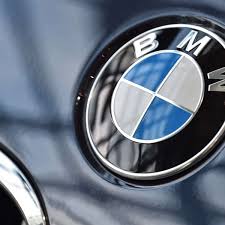 Bmw Logo Kennen Sie Die Wahre Geschichte Dahinter Auto While the bavarian motor works came to be in 1917, one year before the end of ww1, its roots date back to 1913 when the rapp motorenwerke, an aircraft engine manufacturer, was established by karl rapp.