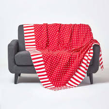 Canapé droit sofa en bois rouge de haute qualité très idéal en raison des ses démenions et vous permet de bénéficier d'un intérieur a la fois fonctionnel le salon conferta en bois rouge et mousse 28 très polyvalent a des formes disponibles selon vos besoins. Jete De Lit Ou De Canape Rouge A Pois En Coton 150 X 200 Cm