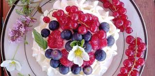Pavlov A A La Framboise Et Ses Fruits Rouge Oulala C Est Bon Dessert Leger Et Frais Pavlova Framboise