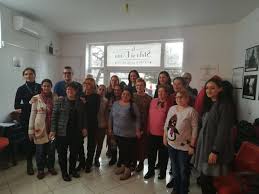 Software de investigare reprezintă o forma evoluată de interacţiune instrucţională, în care elevului nu i se ofera informaţiile ca atare, ci un mediu prin drumul parcurs este determinat şi de gradul de iniţiere al celui care învaţă. Cursuri Gratuite Initiere In Calculator Internet In Bucuresti Cpe Centrul Parteneriat Pentru Egalitate