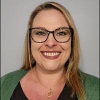 Elizabeth Newell's Instagram, Twitter & Facebook