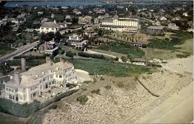 In watch hill has sold for $17.6 million, the highest known sale in the area since taylor swift bought a house nearby for $17.75 million in 2013. Taylor Swift S Rhode Island Holiday House Image From Card Cow Scene Therapy
