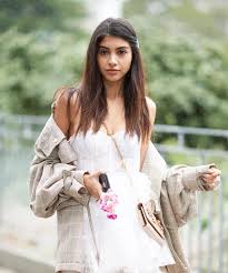 You can try so many looks with it. Pretty Graduation Hairstyles To Wear With Your Cap 2020