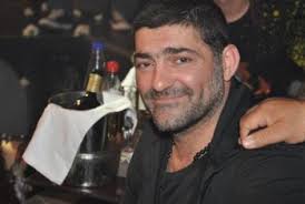 Αφού απέκτησε το πτυχίο του στην κομμωτική (με άδεια ασκήσεως. H Prwth Anarthsh Toy Mixalh Iatropoyloy Meta Thn Apoxwrhsh Toy Apo Th Farma Apo To Kolympari Sta Xania