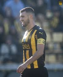 Fabricio orosmán formiliano duarte (salto, 14 de enero de 1993) es un futbolista uruguayo que juega como defensa central en el club atlético peñarol de la primera división de uruguay. Don Fabricio Tito Formiliano 2 Penarol Scoopnest