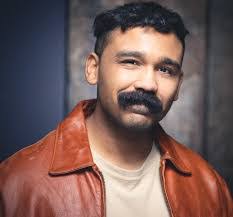 Robert Moraga's Instagram, Twitter & Facebook