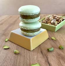 Celine Nta On Instagram Macarons A La Pistache J Ai Fait Pour Tester Une Ganache Au Chocolat Blanc Avec Une Pate De Pistache Maison J Ai Tente De Faire