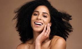 Eastman et Axilone créent une résine cristalline durable pour la beauté  premium