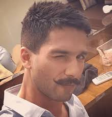 Shahid kapoor is a popular bollywood actor and here we are going to discuss shahid kapoor hairstyle. Ù…Ø§Ù‡Ø± Ø§Ù„Ø·Ø§Ø¦Ø± Ø§Ù„Ù…Ø­Ø§ÙƒÙŠ Ø±Ø³Ù… Shahid Kapoor Short Hair Style Psidiagnosticins Com
