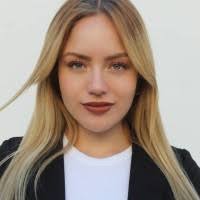 Geraldine Moya's Instagram, Twitter & Facebook