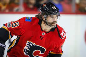 They start talking, first about jim's travels and slowly they turn to hockey. The Jaromir Jagr Effect How A Legend Fueled The Calgary Flames