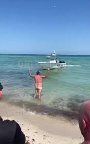 Cfnm Cmnm Enm: Guys Gets Naked At Public Beach - ThisVid.com