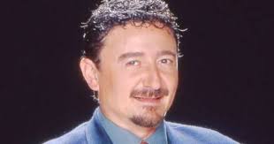 Un servicio al jefe novela. Betty La Fea Asi Se Ve Ahora Gutierrez El Gracioso Jefe De Recursos Humanos De La Telenovela Television Entretenimiento El Universo