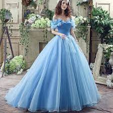 La conception de la robe, de couleur bleu ciel, est magnifique. Robe Du Film Cendrillon Cdiscount