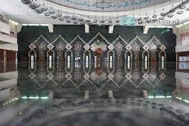 Telah dilaksakan prosesi akad nikah di masjid baiturrahman. Masjid Agung At Tin Wisata Religi Di Kawasan Taman Mini Gomuslim