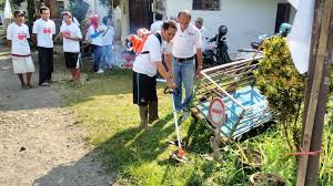 (anda bisa mengupas kulit bawang putih dengan meremukkannya menggunakan bagian pipih pisah dan tumit tangan). Bersihkan Lingkungan Perindo Bagikan Mesin Potong Rumput Di Pekalongan Okezone News