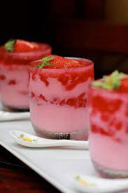 Kuih nona manis by kak wan @ resipicitarasawan sumber : Strawberries Panna Cota Masam Manis