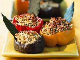 Decouvrez La Recette Poivrons Farcis Au Quinoa Sur Cuisineactuelle Fr Poivrons Farcis Au Quinoa Poivrons Farcis Recette Poivron Farci