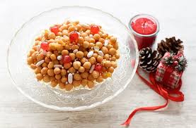 Istruzioni impastare la farina, disposta a fontana sul tavolo, con tutti gli altri ingredienti. Struffoli Napoletani Ricetta Originale Sempliceveloce