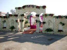 8 wedding gate decoration ideas that no one will forget by krishna varma august 17 2015 leave a reply however grand or nondescript you would want your wedding to be every wedding. White Entrance Gate For Wedding Decor By Chilli Fry International Wedding Decor White Entrance Gate Id 4588600