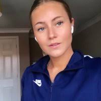 Amber Cantwell's Instagram, Twitter & Facebook